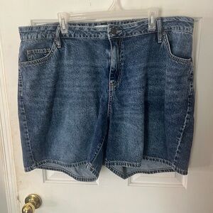 AVA & VIV Womens Size 18 Midi Shorts High Rise Relaxed Fit Stretch Denim NWOT